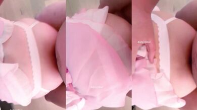 顶级白虎双马尾萝莉少女『幼水若若』与金主啪啪自慰订阅福利，逼粉奶大人形小母狗 叫起来还是个小夹子 (1)